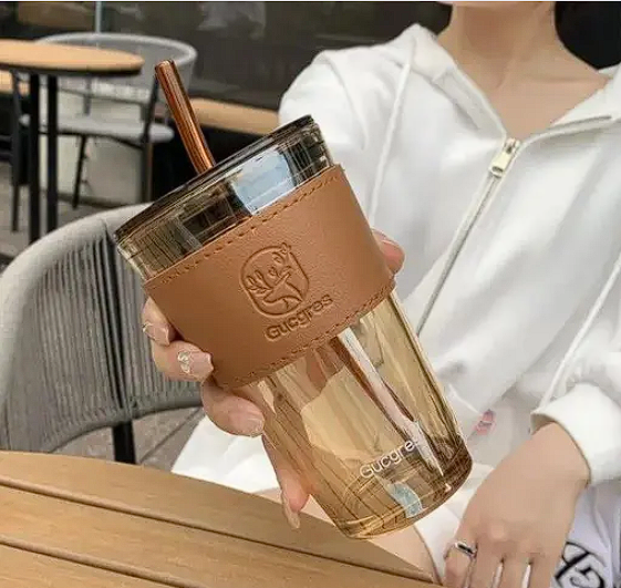 Coffee Sipper Mug with Leather Sleeve – 450ml Clear Glass Tumbler with Straw & Lid for Hot & Cold Drinks (Pack of 1, Brown)